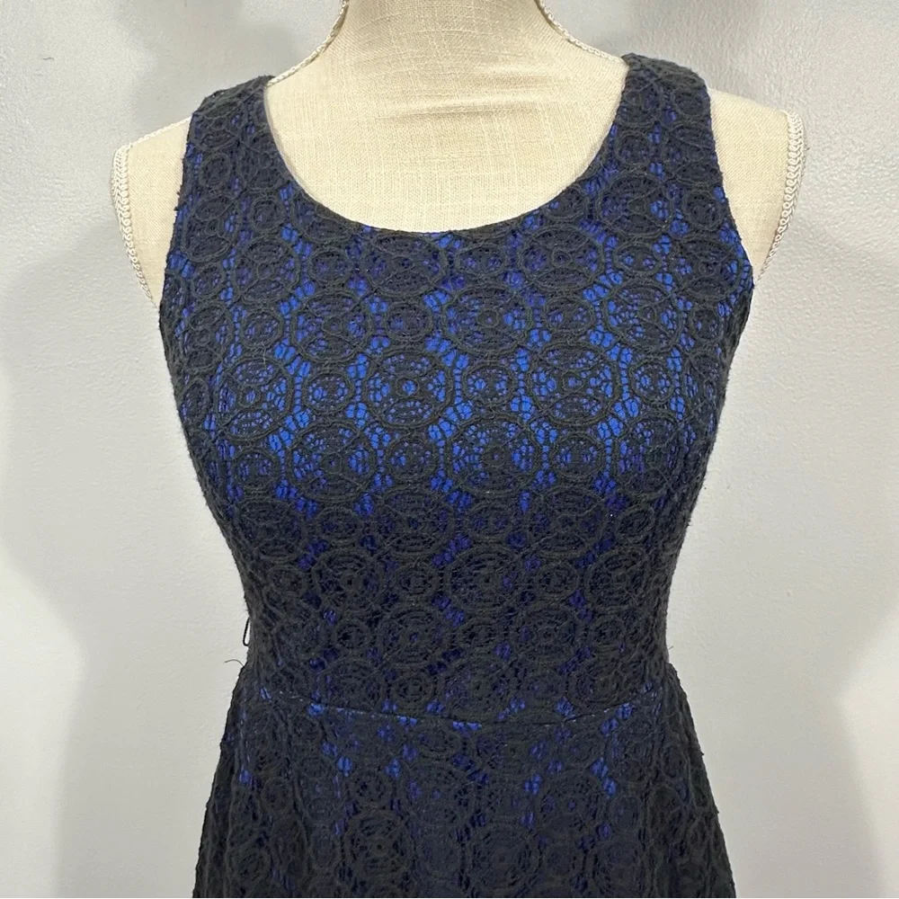 Lace overlay sleeveless skater dress size 1/2 - Picture 3 of 10